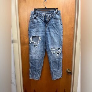 American Eagle Outfitters Distressed curvy mom Denim Jeans